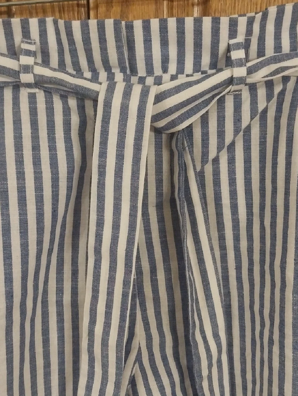 Love Tree NWT High-Waisted Paperbag Tie-Belt Shorts Size Large Blue White Stripe
